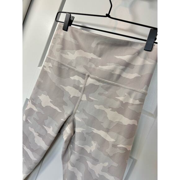 Athleta Women's Camo Elation 7/8 Tight Stretch Activewear Gray Cream Size Small - Picture 4 of 14